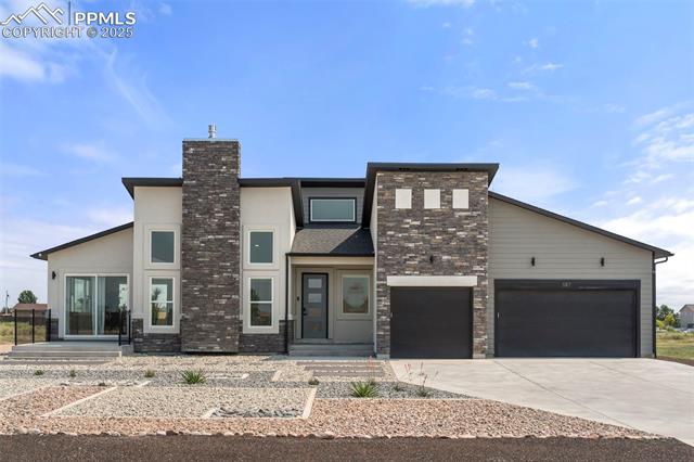 587 E Paradise Drive