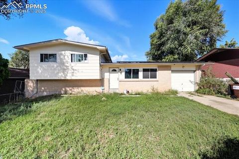Photo of 128 Ithaca Street, Colorado Springs, CO 80911 (MLS # 9510612) Photo of 128 Ithaca Street, Colorado Springs, CO 80911 (MLS # 9510612)
