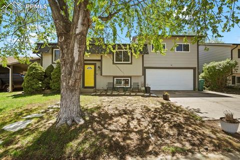 Photo of 15726 E Bails Drive, Aurora, CO 80017 (MLS # 6658827)