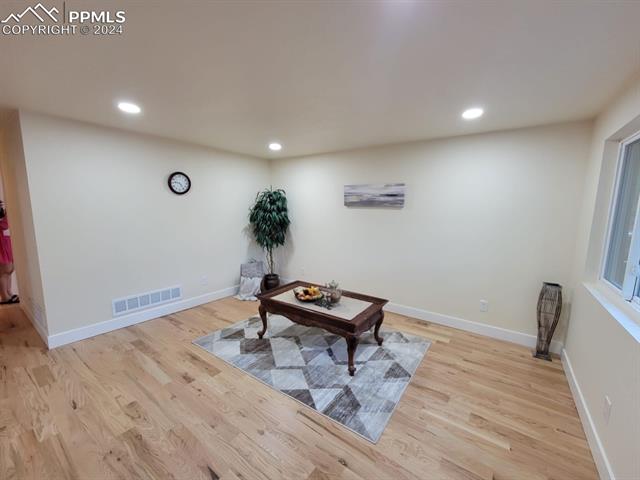 Photo 5 of 19 of 2827 W IRVINGTON Place house