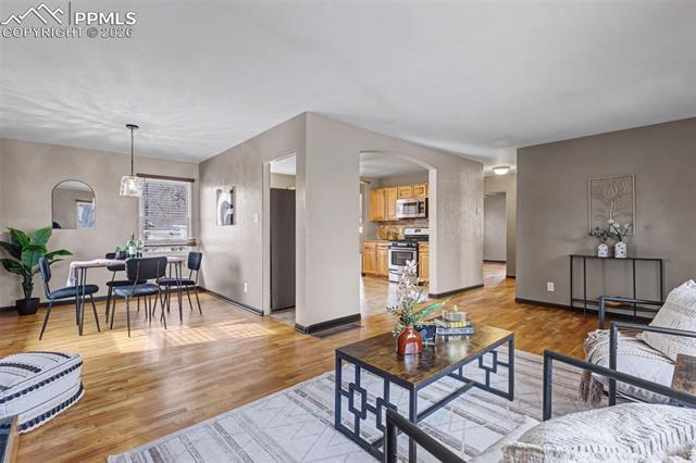 2415 W Uintah Street