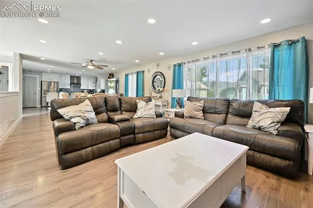 Colorado Springs, Colorado 80910, United States, 5 Bedrooms Bedrooms, ,3 BathroomsBathrooms,Residential,Active,163113
