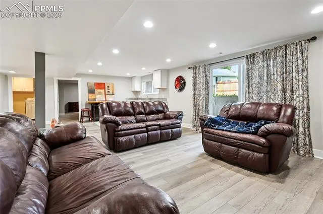 Colorado Springs, Colorado 80910, United States, 5 Bedrooms Bedrooms, ,3 BathroomsBathrooms,Residential,Active,163113