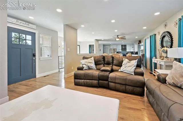 Colorado Springs, Colorado 80910, United States, 5 Bedrooms Bedrooms, ,3 BathroomsBathrooms,Residential,Active,163113