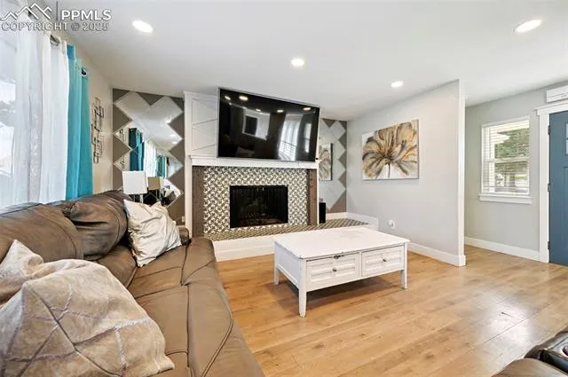 Colorado Springs, Colorado 80910, United States, 5 Bedrooms Bedrooms, ,3 BathroomsBathrooms,Residential,Active,163113