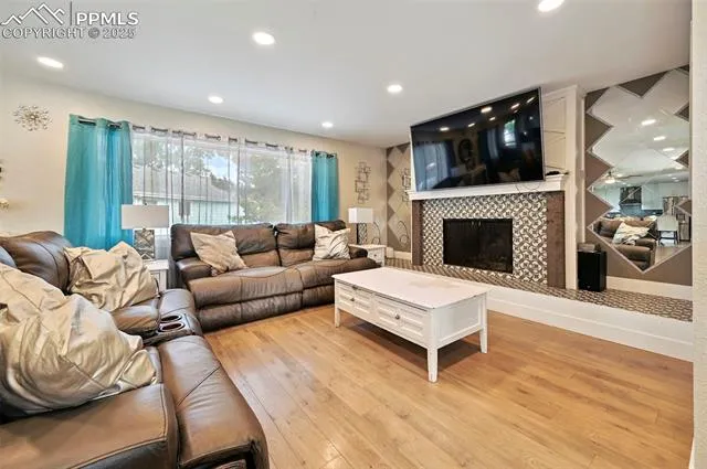 Colorado Springs, Colorado 80910, United States, 5 Bedrooms Bedrooms, ,3 BathroomsBathrooms,Residential,Active,163113