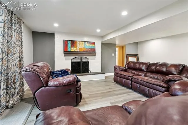 Colorado Springs, Colorado 80910, United States, 5 Bedrooms Bedrooms, ,3 BathroomsBathrooms,Residential,Active,163113