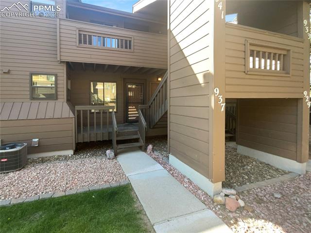 937 Moorings Drive