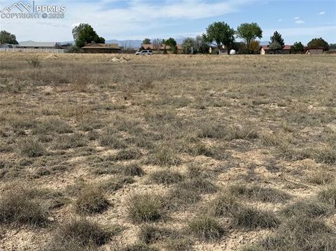 Photo of 583 E Woodleaf Drive, Pueblo, CO 81007 (MLS # 6036927)