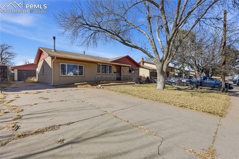 Photo of 2609 Ridgewood Lane, Pueblo, CO 81005 (MLS # 8930082)