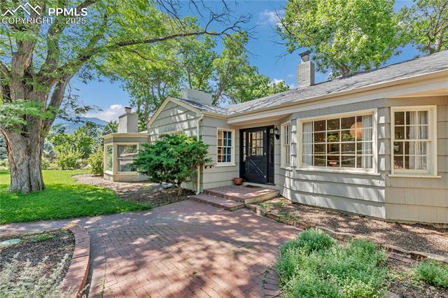 10 W Oak Avenue