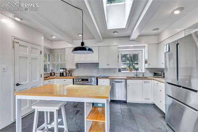 10 W Oak Avenue