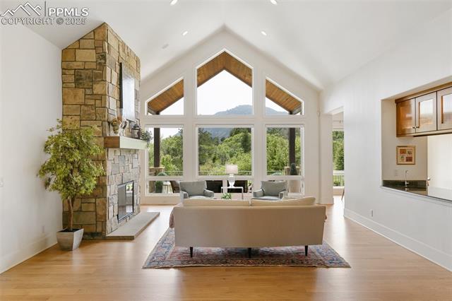 1735 Brantfeather Grove