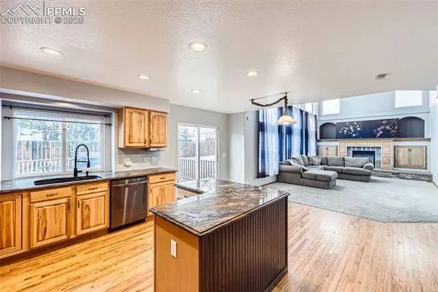 Colorado Springs, Colorado 80923, United States, 4 Bedrooms Bedrooms, ,4 BathroomsBathrooms,Residential,Pending,21318
