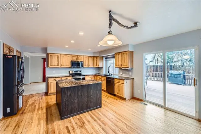 Colorado Springs, Colorado 80923, United States, 4 Bedrooms Bedrooms, ,4 BathroomsBathrooms,Residential,Pending,21318