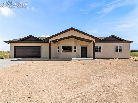 Photo of 576 E Earl Drive, Pueblo, CO 81007 (MLS # 3604898) Photo of 576 E Earl Drive, Pueblo, CO 81007 (MLS # 3604898)