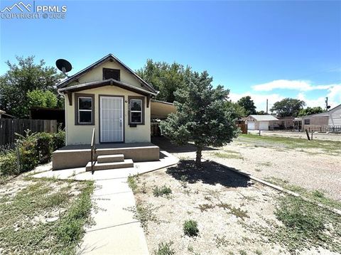 Photo of 806 E Mesa Avenue, Pueblo, CO 81006 (MLS # 5309689)