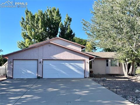Photo of 463 W Player Drive, Pueblo West, CO 81007 (MLS # 7764160) Photo of 463 W Player Drive, Pueblo West, CO 81007 (MLS # 7764160)