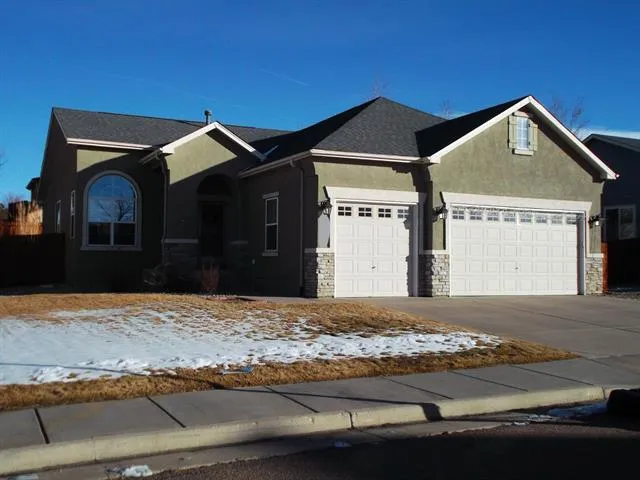 MLS: R11642192