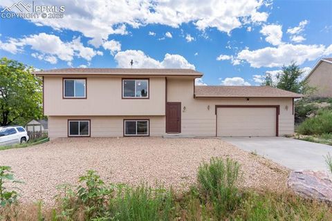 Photo of 817 S Aguilar Lane, Pueblo, CO 81007 (MLS # 7451622)