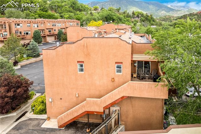 10 Taos Place