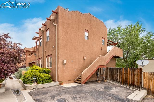10 Taos Place