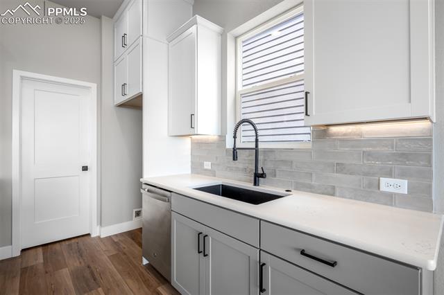 4435 Peak Crest View