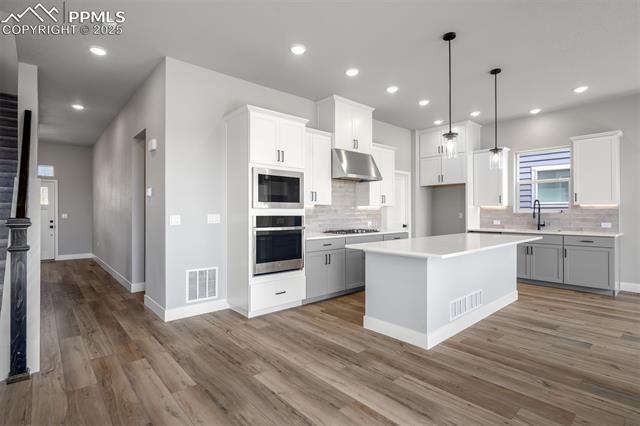 4435 Peak Crest View