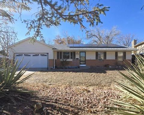 Photo of 6 Wallflower Court, Pueblo, CO 81001 (MLS # 3033497)