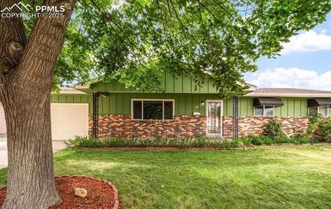 Photo of 19 Cornell Circle, Pueblo, CO 81005 (MLS # 1135643)