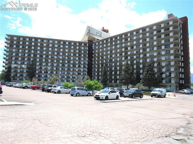 411 Lakewood Circle B1009