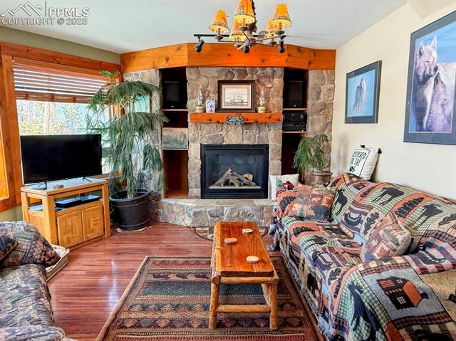 565 Tanglewood Lane