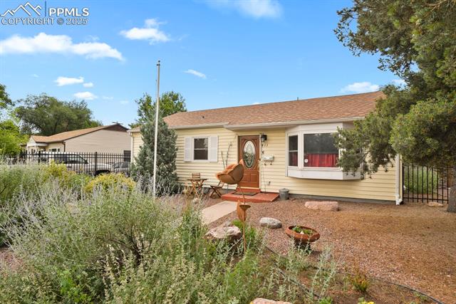 411 E Cheyenne Road