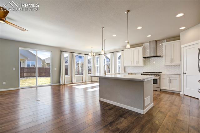 3347 Golden Meadow Way