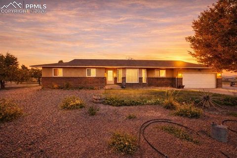 Photo of 1003 W Camino Al Cielo, Pueblo, CO 81007 (MLS # 8600359)