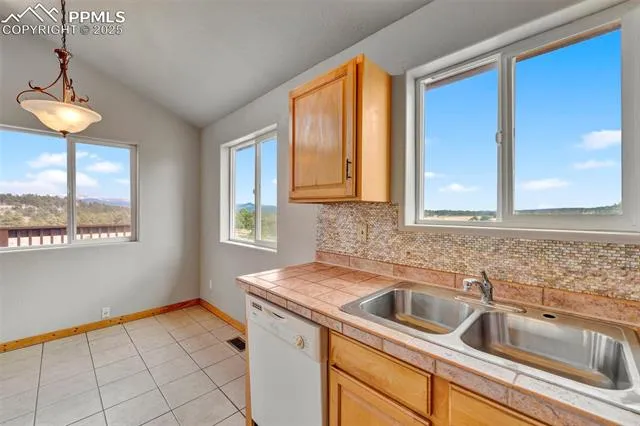 Guffey, Colorado 80820, United States, 3 Bedrooms Bedrooms, ,2 BathroomsBathrooms,Residential,Active,230