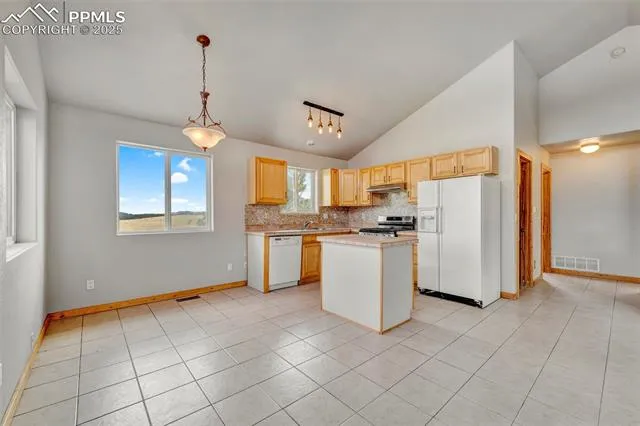 Guffey, Colorado 80820, United States, 3 Bedrooms Bedrooms, ,2 BathroomsBathrooms,Residential,Active,230