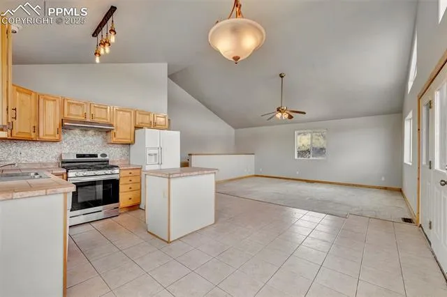 Guffey, Colorado 80820, United States, 3 Bedrooms Bedrooms, ,2 BathroomsBathrooms,Residential,Active,230