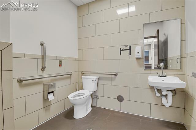 2035 S Pueblo Boulevard