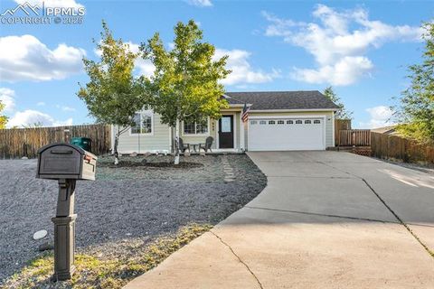 Photo of 800 S Dogwood Court, Pueblo, CO 81007 (MLS # 5786994) Photo of 800 S Dogwood Court, Pueblo, CO 81007 (MLS # 5786994)