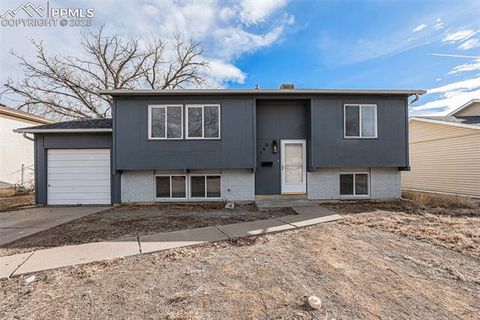 Photo of 140 Schirra Place, Pueblo, CO 81001 (MLS # 2688408)