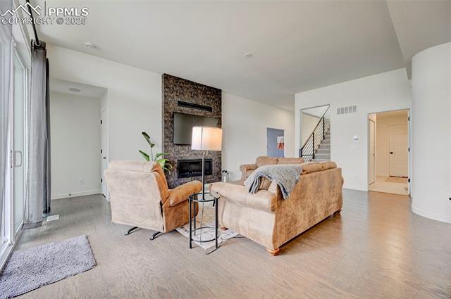 9276 Glitter Way