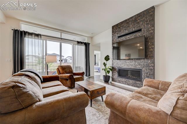 9276 Glitter Way
