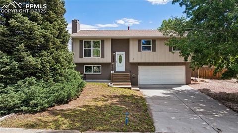 Photo of 5915 Eldora Lane, Colorado Springs, CO 80918 (MLS # 8802595) Photo of 5915 Eldora Lane, Colorado Springs, CO 80918 (MLS # 8802595)