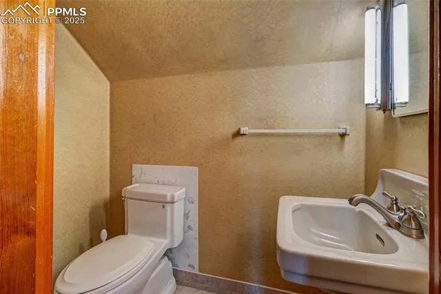 Manitou Springs, Colorado 80829, United States, 5 Bedrooms Bedrooms, ,2 BathroomsBathrooms,Residential,Active,131254