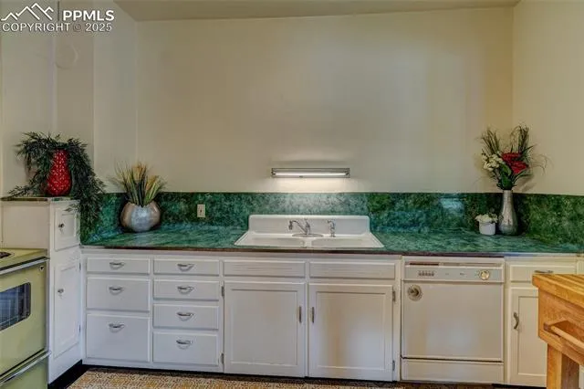 Manitou Springs, Colorado 80829, United States, 5 Bedrooms Bedrooms, ,2 BathroomsBathrooms,Residential,Active,131254