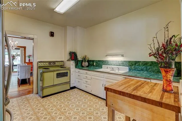 Manitou Springs, Colorado 80829, United States, 5 Bedrooms Bedrooms, ,2 BathroomsBathrooms,Residential,Active,131254