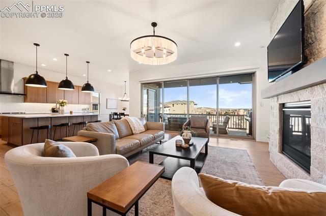 3437 Crest Hollow View