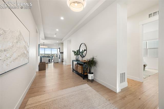 3437 Crest Hollow View