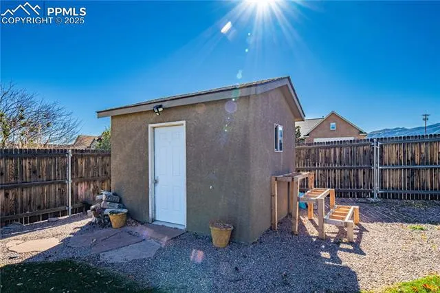 Canon City, Colorado 81212, United States, 5 Bedrooms Bedrooms, ,3 BathroomsBathrooms,Residential,Active,238344